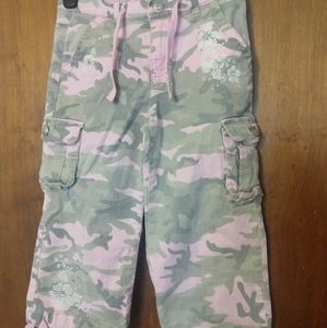 Girls pink camo cropped cargo pants